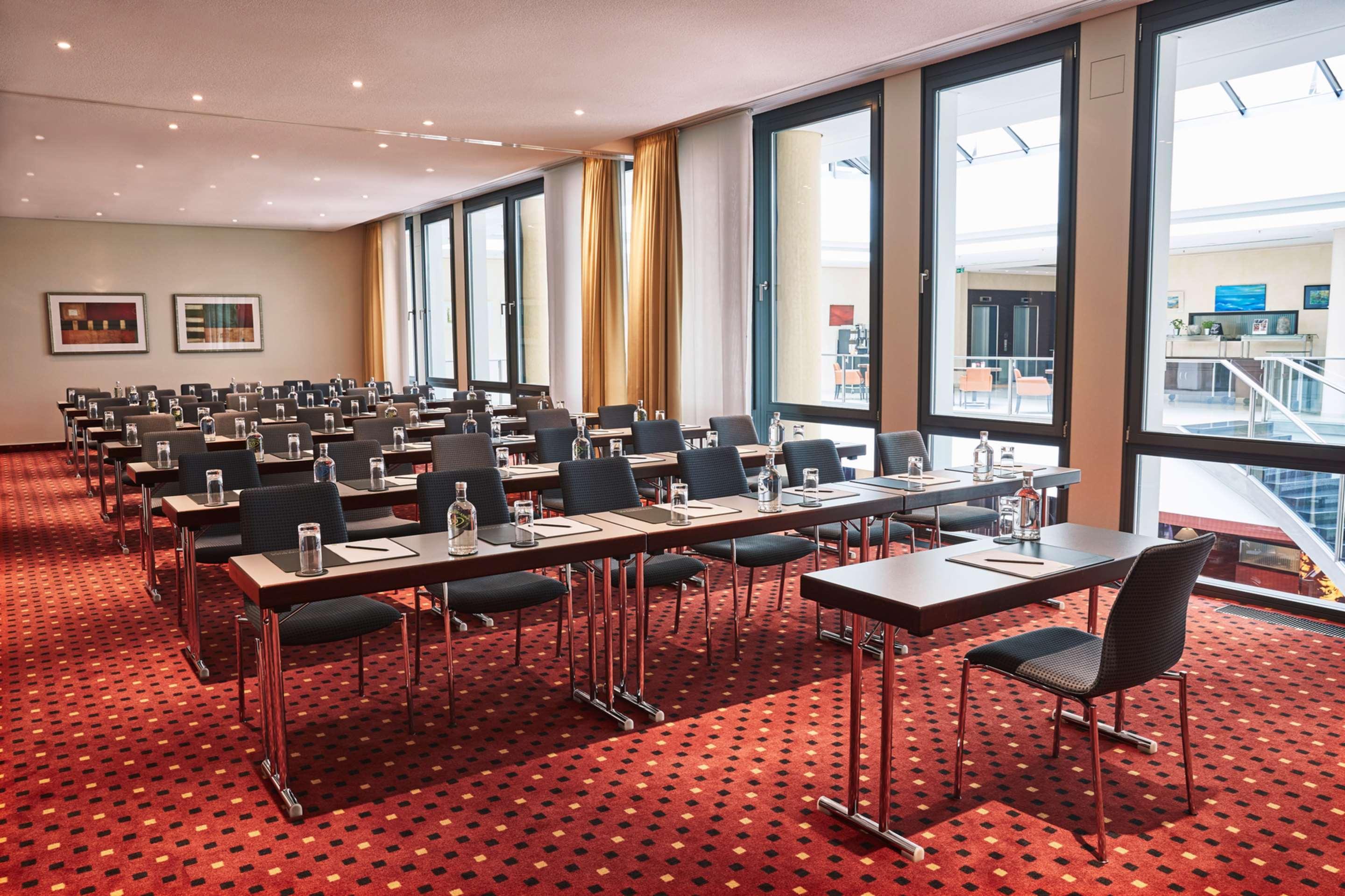 Steigenberger Hotel De Saxe Dresden Exterior photo Meeting room