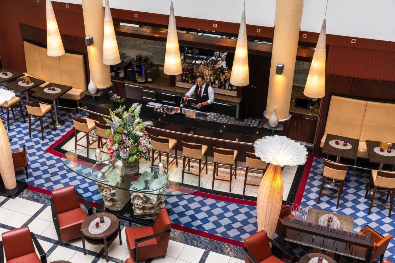 Steigenberger Hotel De Saxe Dresden Exterior photo The bar at the Hotel de Ville