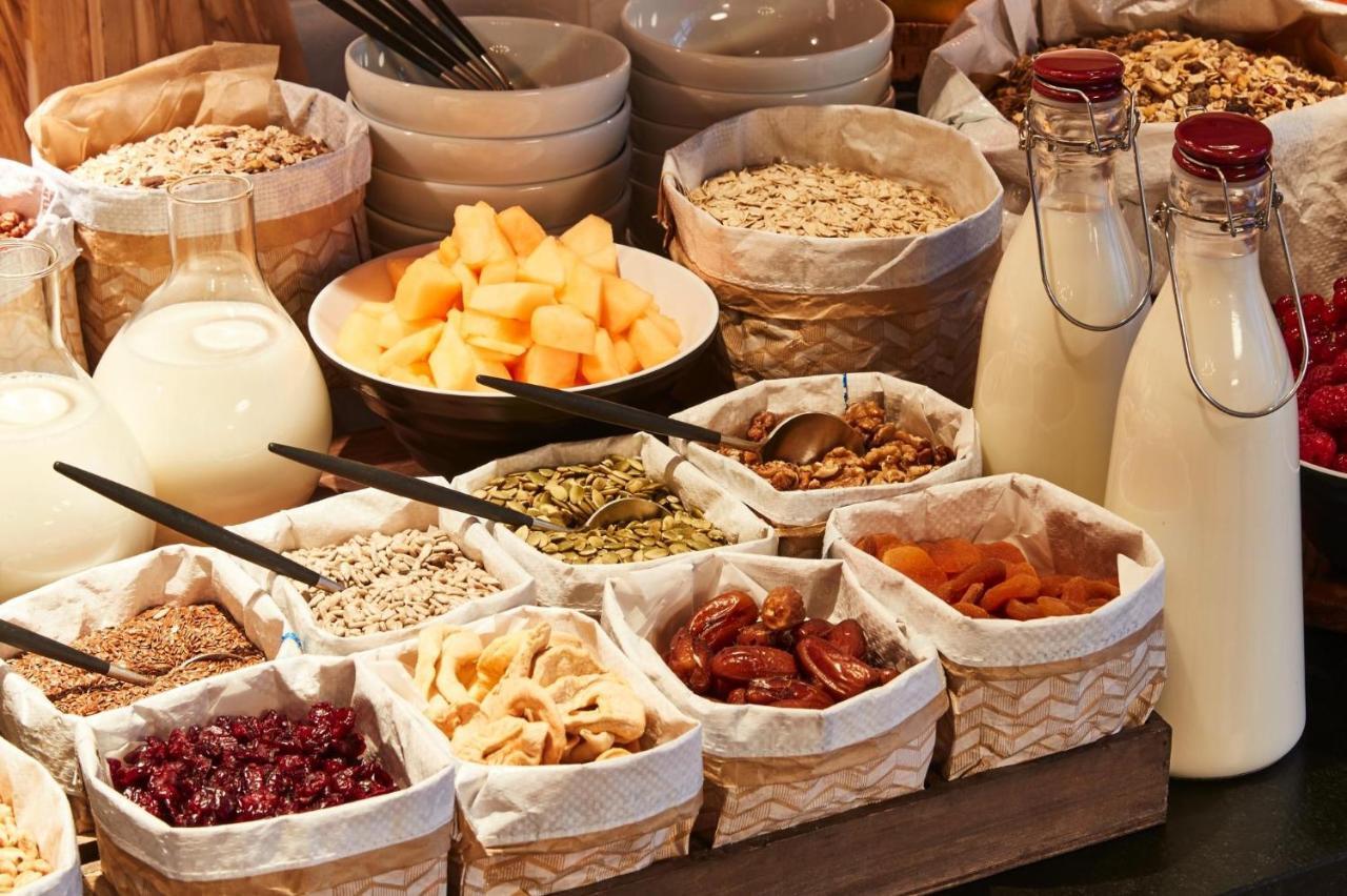 Steigenberger Hotel De Saxe Dresden Exterior photo A selection of breakfast cereals