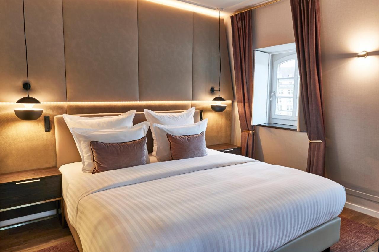 Steigenberger Hotel De Saxe Dresden Exterior photo A bedroom at the hotel